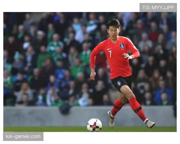 孙兴慜状态回暖率韩国队备战世界杯，领袖风范尽显