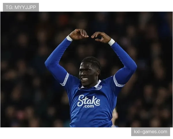 奥纳纳加盟埃弗顿后如何成为中场支柱