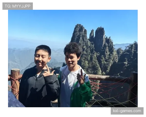 侯志慧赛前吃香蕉被拍,网友:这姐举重完顺手能拎走超市水果区 侯志慧赛前吃香蕉被拍,网友:这姐举重完顺手能拎走超市水果区